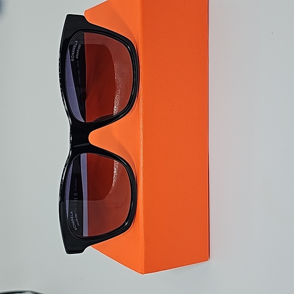 CHANEL POLARIZED SUNGLASSES AcetateBlack. Lenses:Gray,Polarized Ref.5484… - Picture 9 of 16